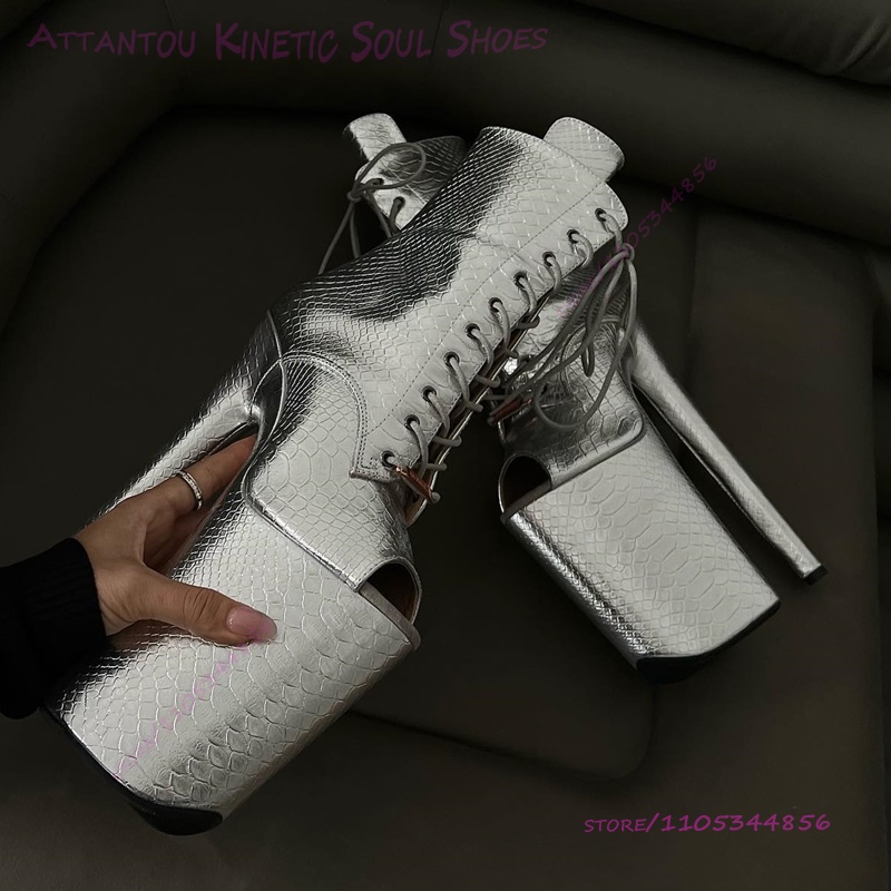 Shiny Silver Croc Embossed Boo - огляд і ціна Women'S Shoes Crocs