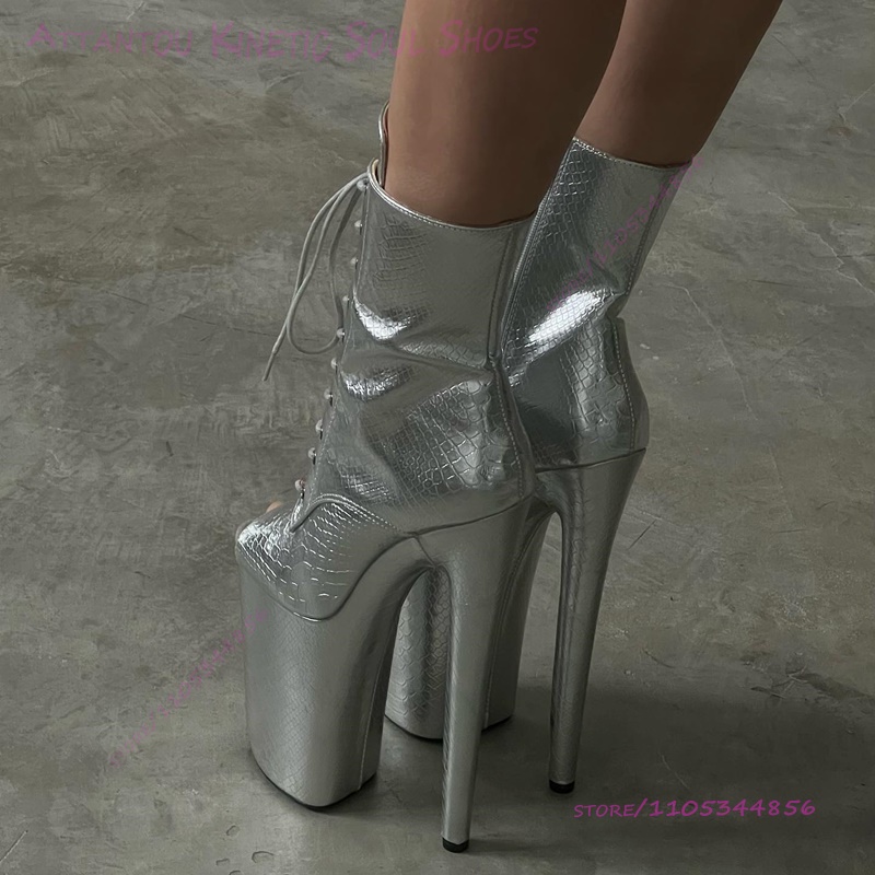 Shiny Silver Croc Embossed Boo - огляд і ціна Women'S Shoes Crocs