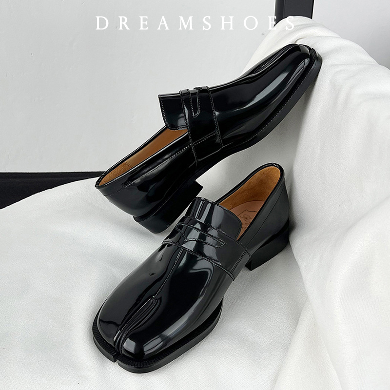 Tabi Shoes Slip On Loafer for  - огляд і ціна Women'S Shoes Hey Dude