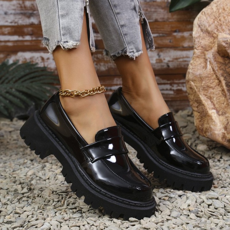 Patent Leather Med Heel Loafer - огляд і ціна Patent Leather Pump