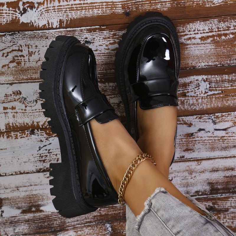 Patent Leather Med Heel Loafer - огляд і ціна Patent Leather Pump